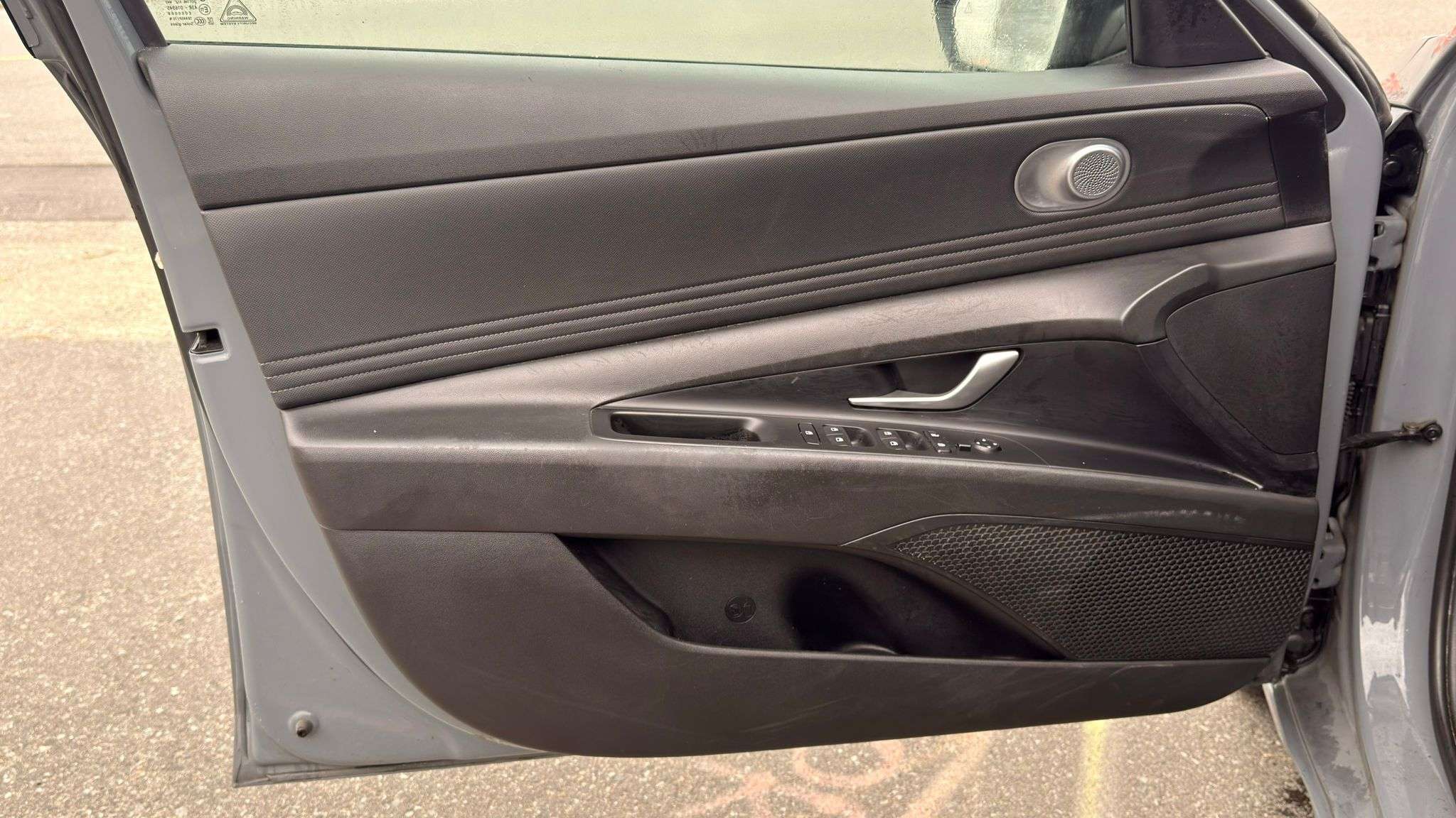 2022 Hyundai Elantra — view 8