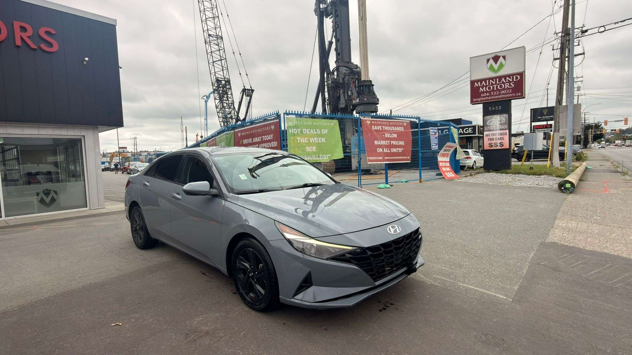 2022 Hyundai Elantra — view 2