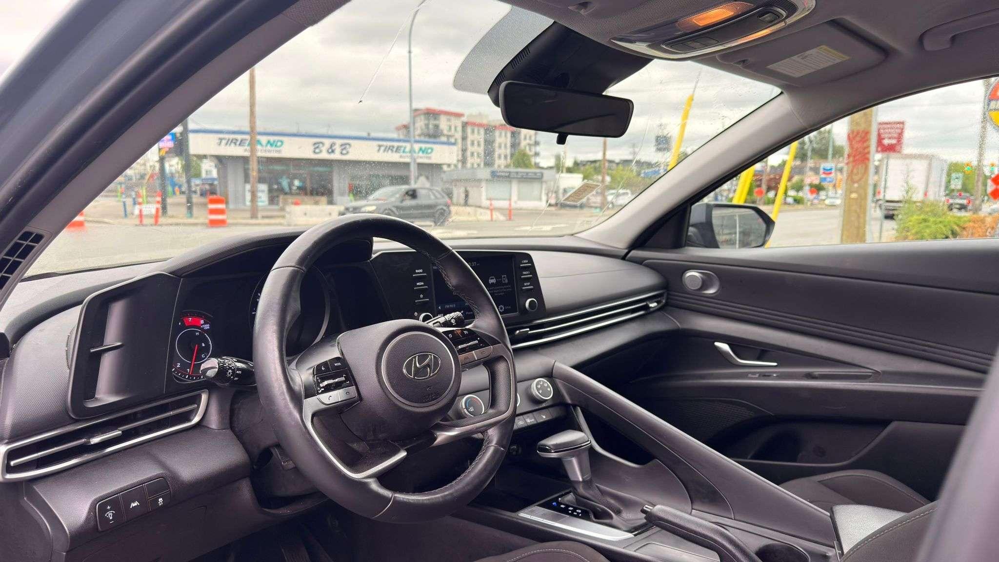 2022 Hyundai Elantra — view 13