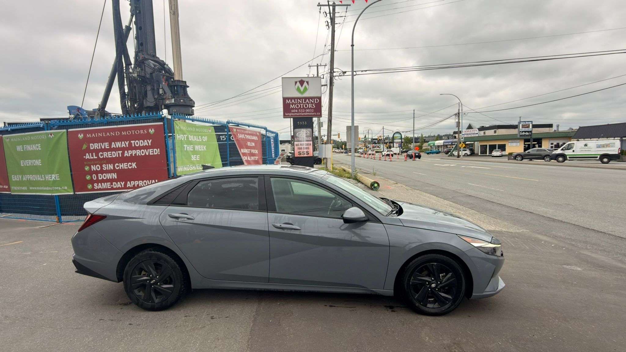 2022 Hyundai Elantra — view 3