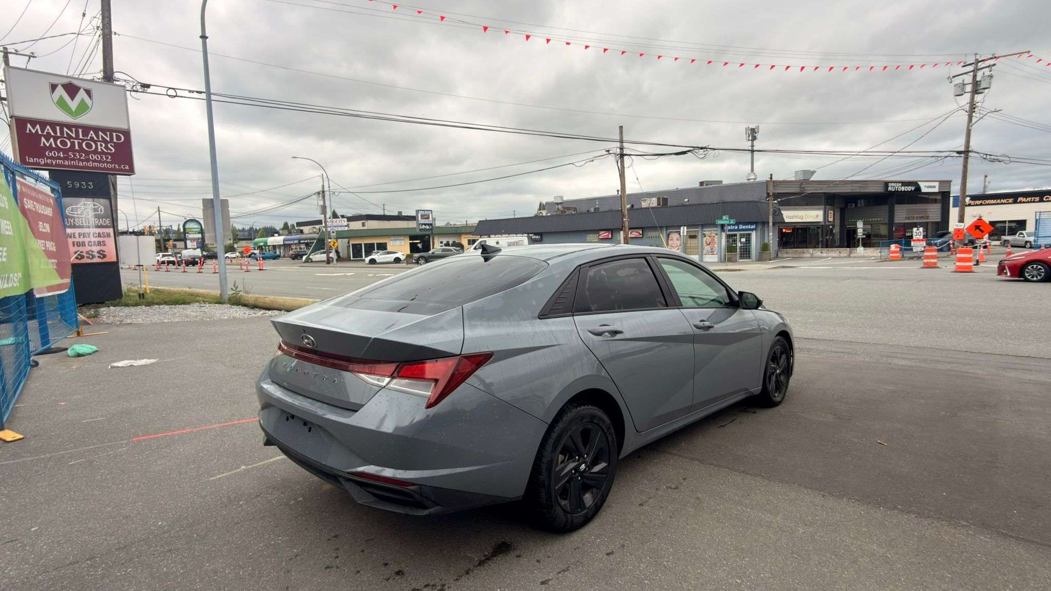 2022 Hyundai Elantra — view 4