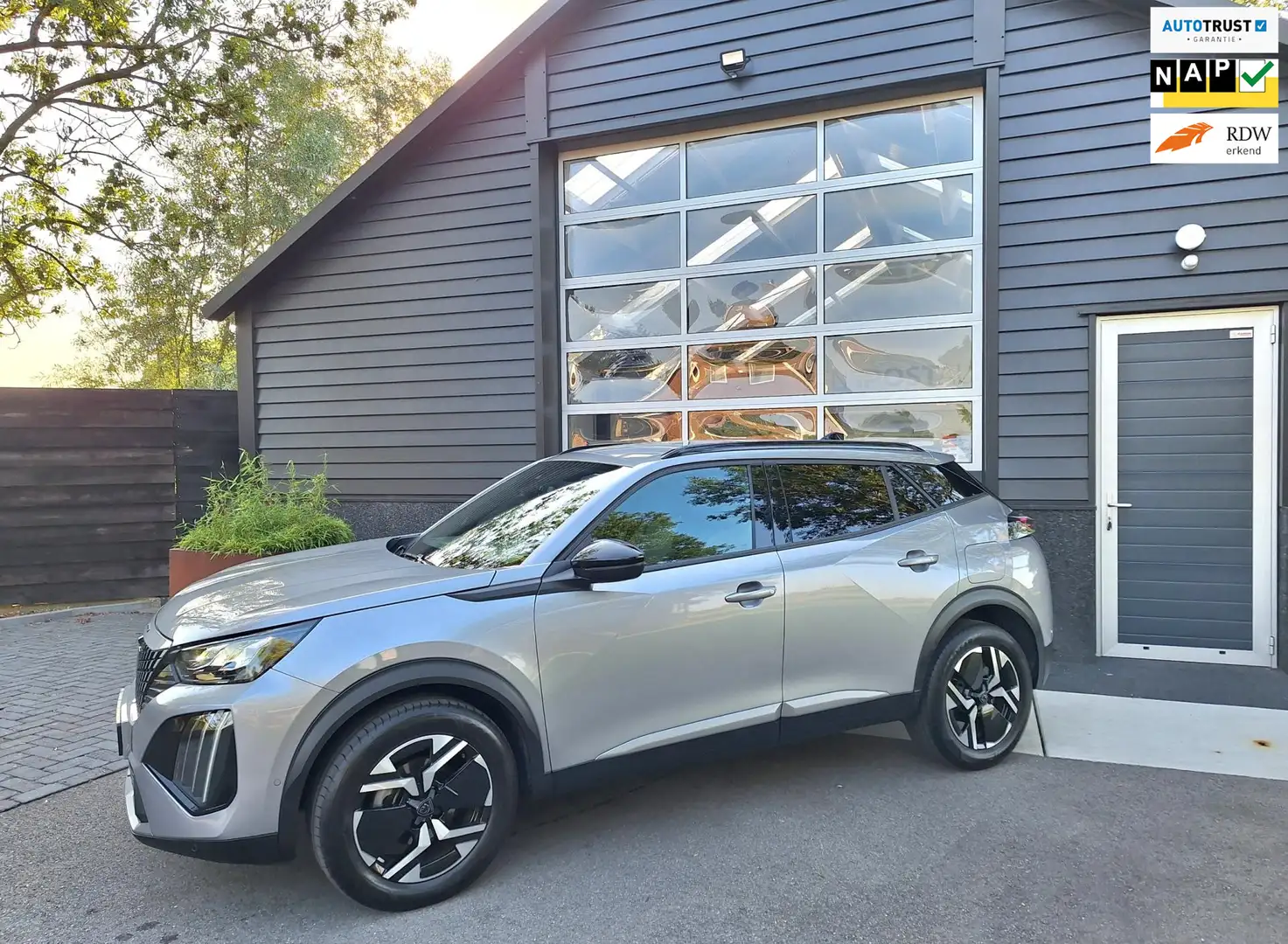 Peugeot 2008 1.2 PureTech 130 Allure 1e Eig. NL-Auto ! Nieuw Mo Grijs - 1
