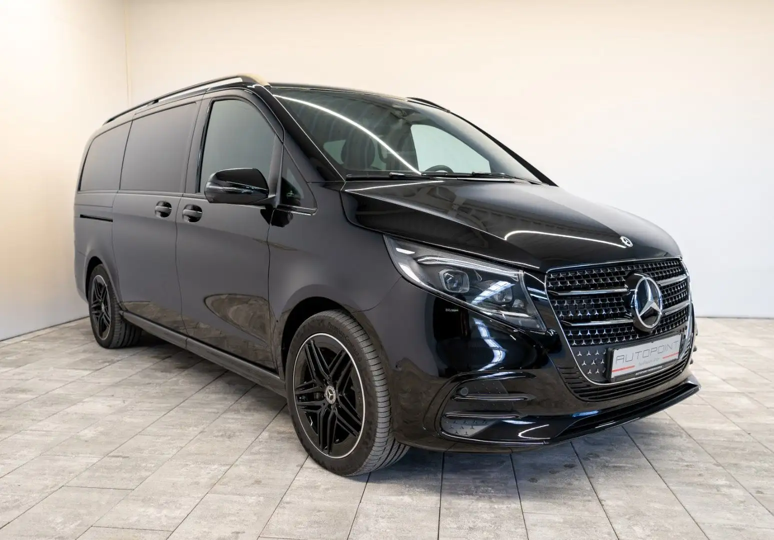 Mercedes-Benz V 300 d EXCLUSIVE 4M lang AMG°AIRMATIC°Panorama Zwart - 2