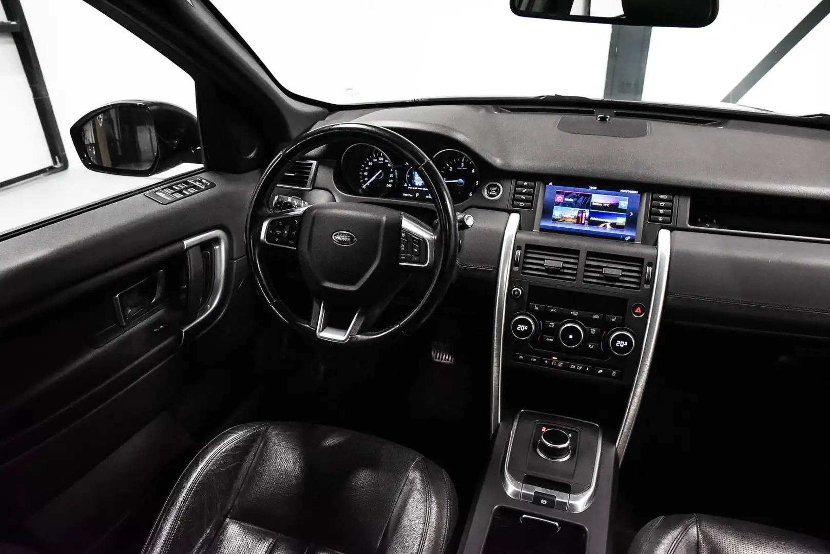 Land Rover Discovery Sport 2.0 TD4 HSE Luxury | PANO | Leer | NAP | Alle opti Gris - 2