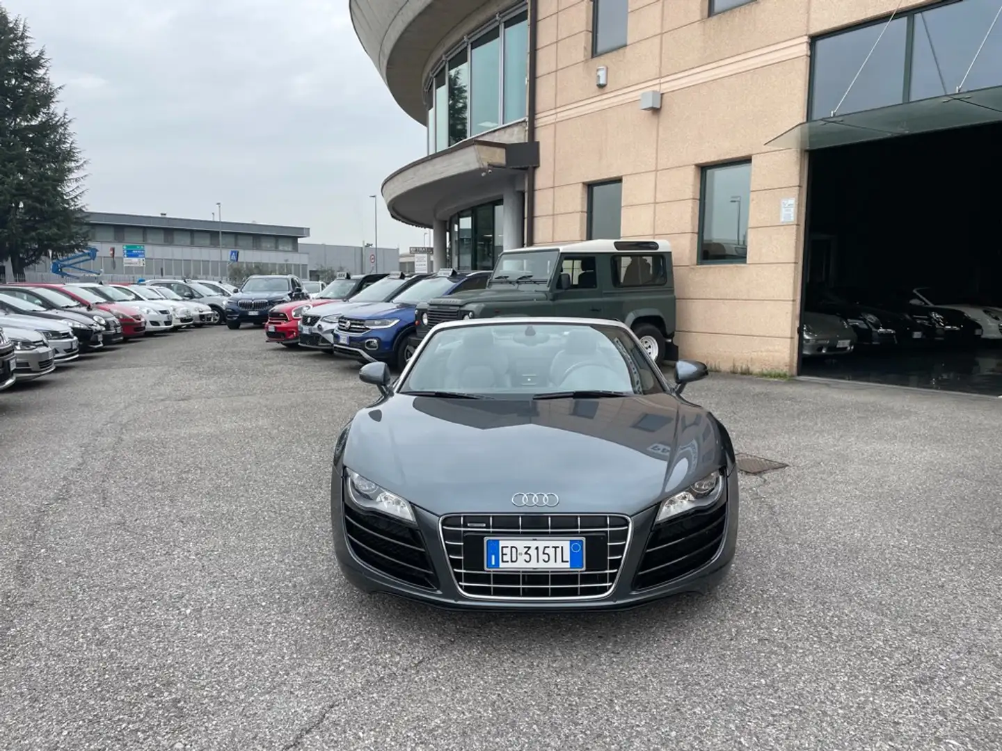Audi R8 Spyder 5.2 V10 quattro r-tronic 1 OWNER SOLO KM37K Gris - 2