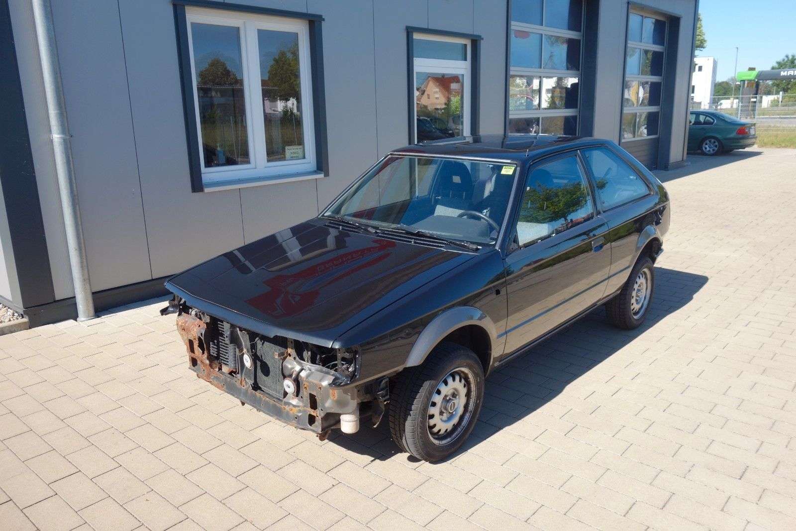 Second hand Mazda 323 1.6