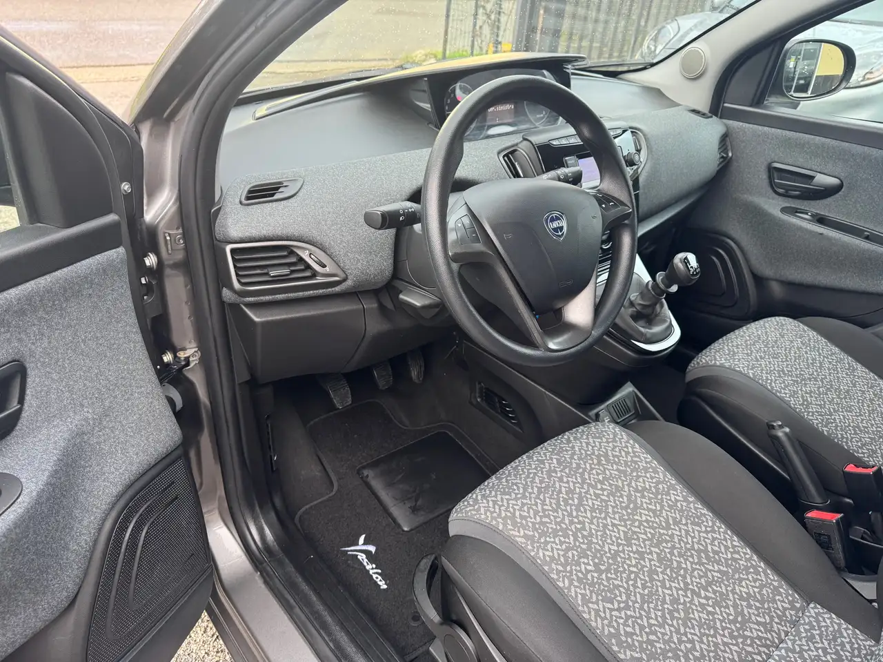 Lancia Ypsilon 2022 — фото 8