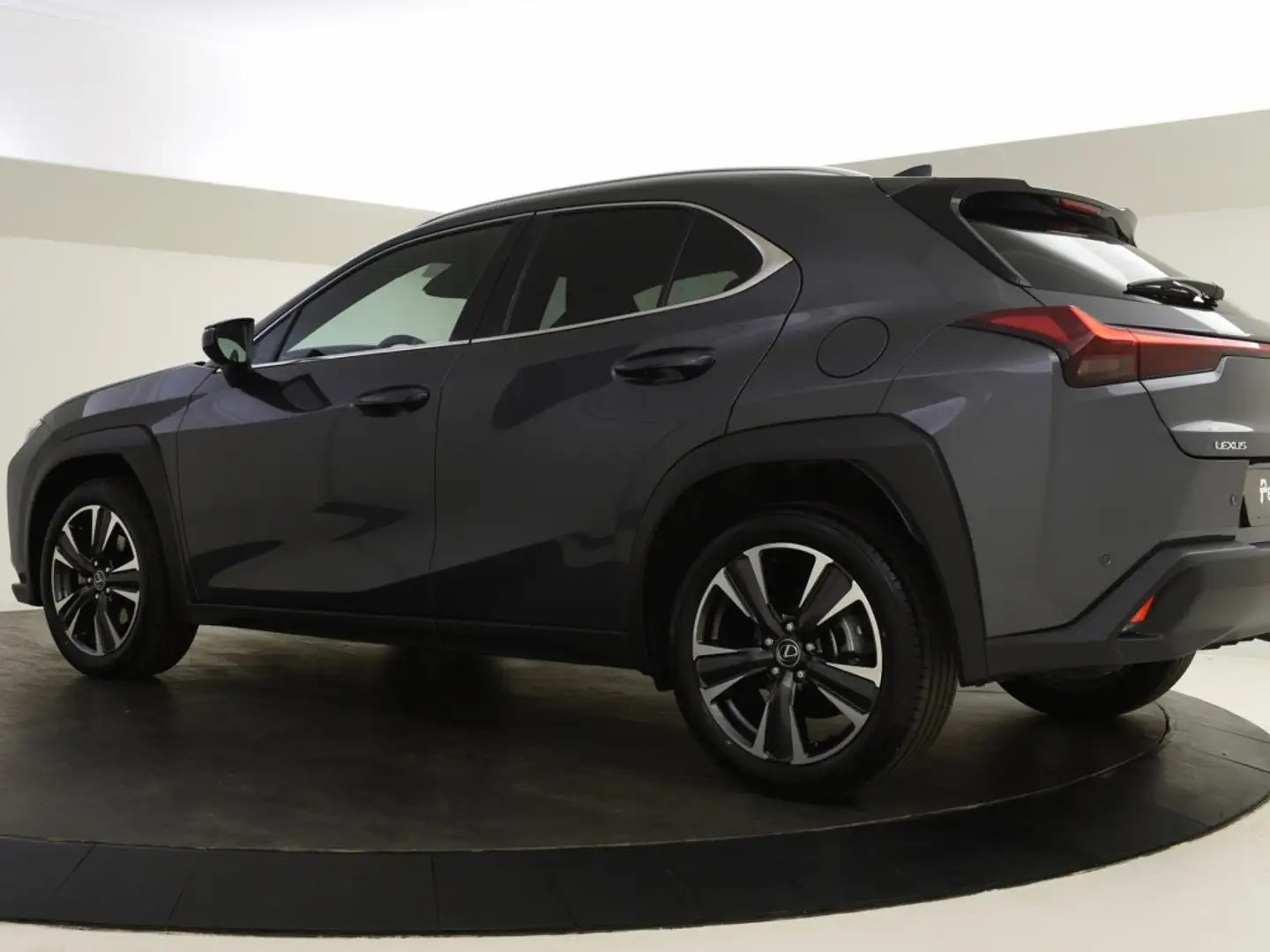 Lexus UX 300h Business Line | Stuur en Stoelverwarming | BLS | P Grijs - 2