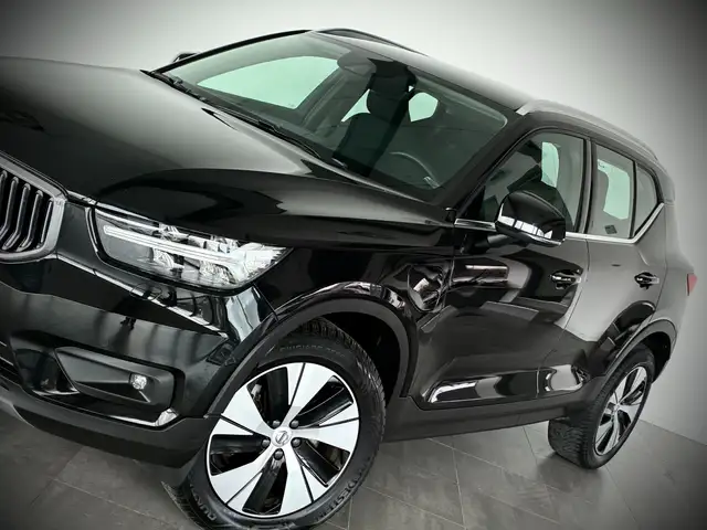Volvo XC40 view 3
