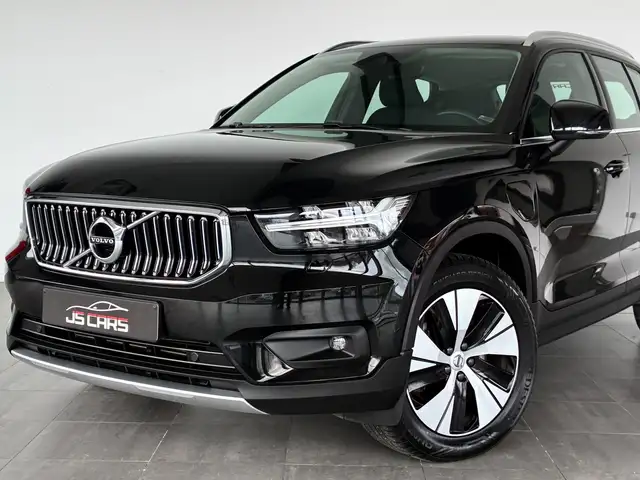 Volvo XC40 view 2