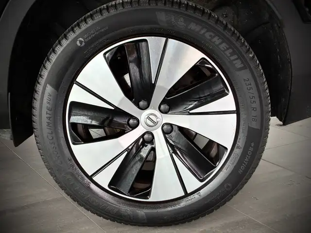 Volvo XC40 view 9