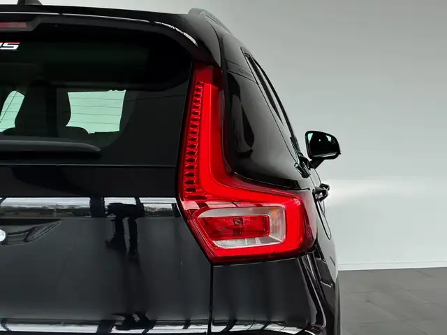 Volvo XC40 view 14
