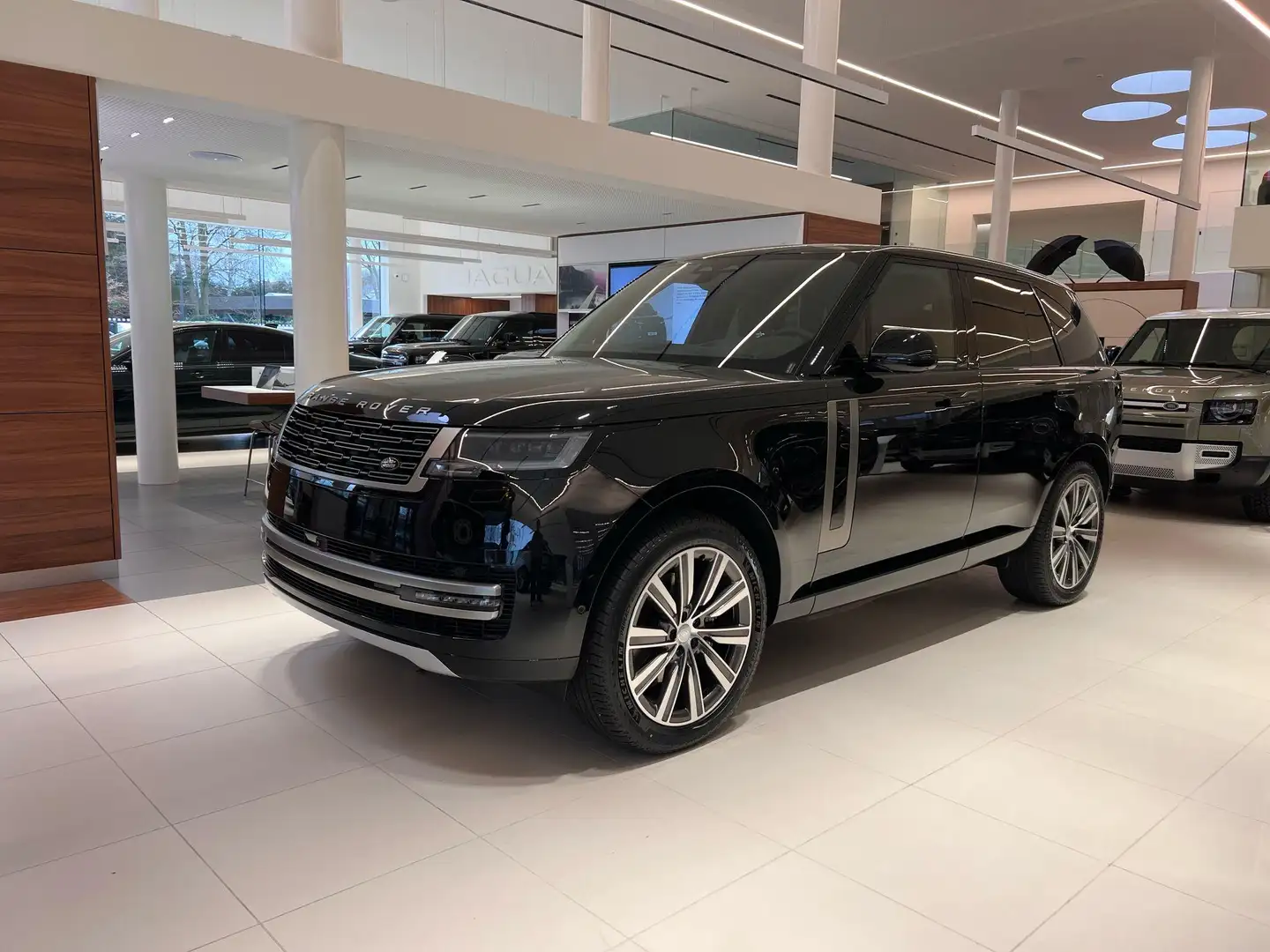 Land Rover Range Rover SWB 460e SE AWD Zwart - 2