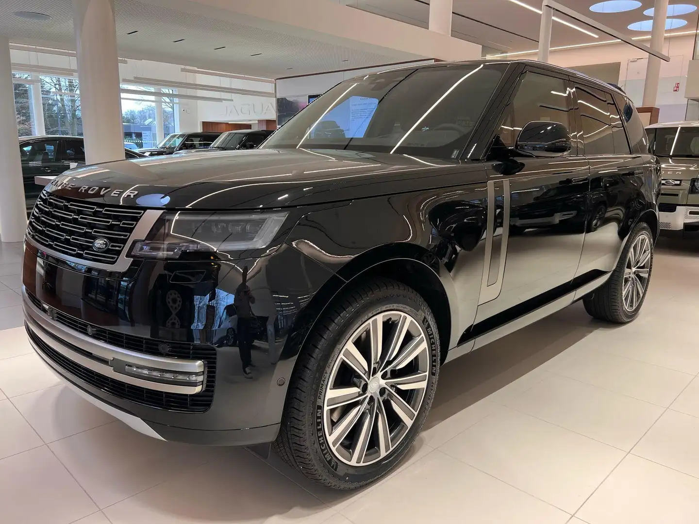 Land Rover Range Rover SWB 460e SE AWD Zwart - 1