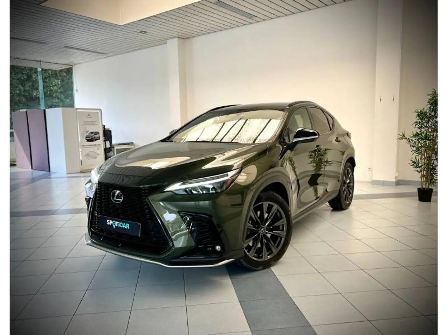 Lexus 2 450H+ 4x4 F-Sport Line Groen - 1