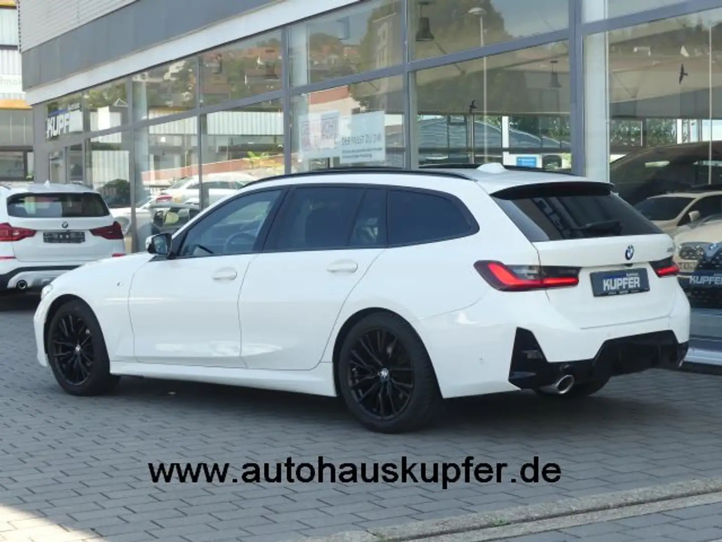 BMW 320 i Tour M Sportpak LCI°AdLED°ACC°HUP°18 Wit - 1