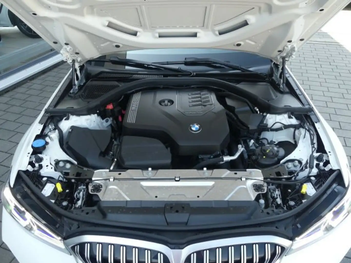 BMW 320 i Tour M Sportpak LCI°AdLED°ACC°HUP°18 Wit - 2