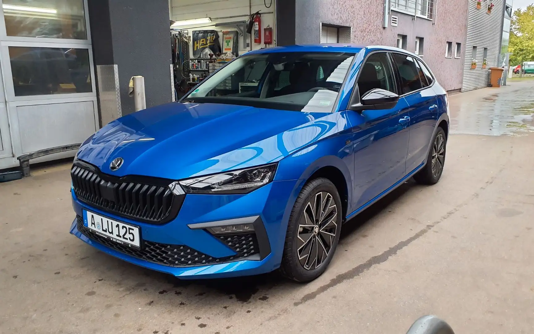 Skoda Scala Drive 1.0 TSI 85kW DSG Black, Navi, Clima Blau - 1