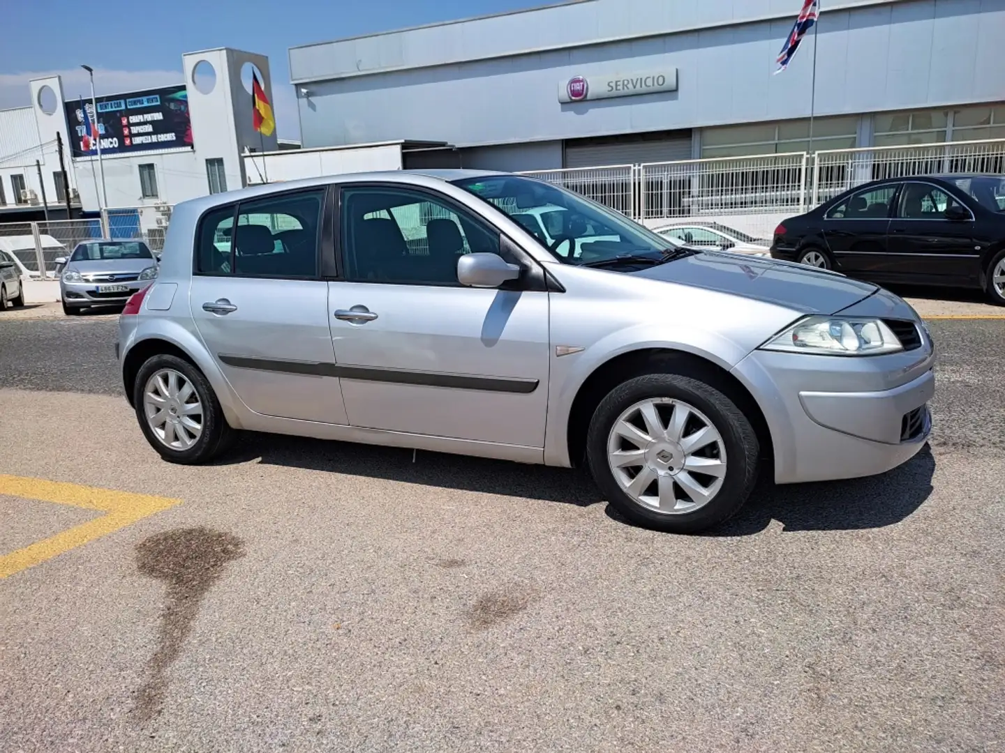 Renault Megane 1.6 Dynamique Aut. Zilver - 1