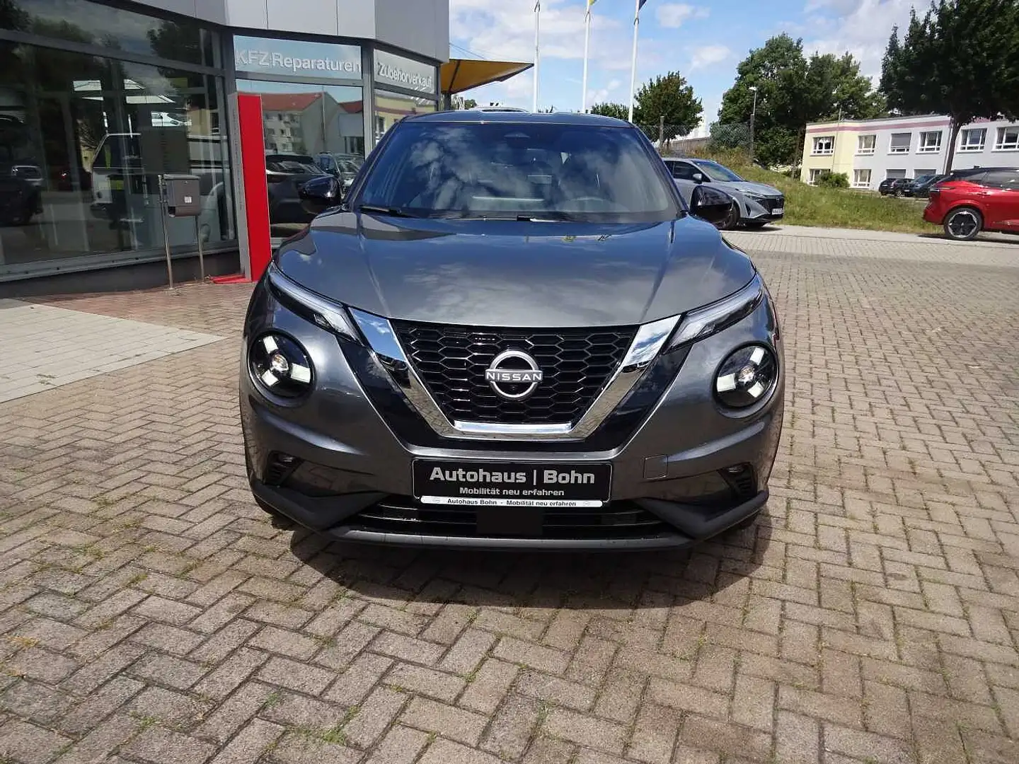 Nissan Juke 1.0 DIG-T Tekna, Bose Soundsystem, beheizbare Fron Grau - 2