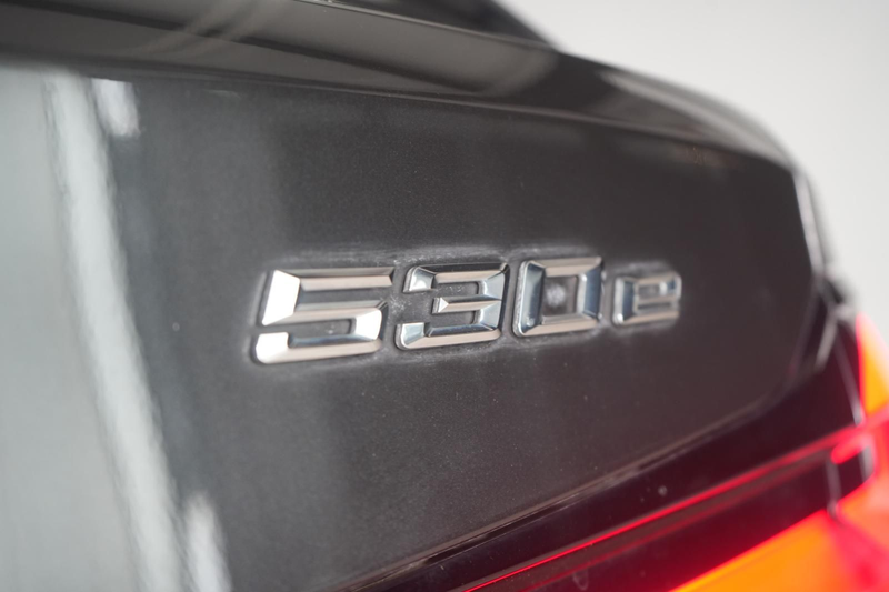 BMW 530 e xDrive Touring Luxury Line AHK/Kamera — photo 11