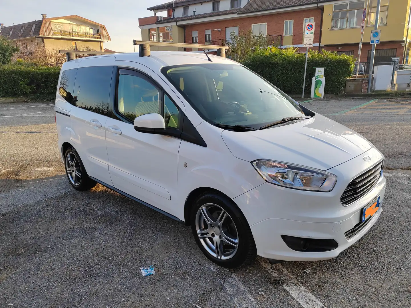 Ford Tourneo Courier Bianco - 1