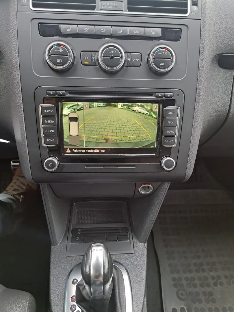 Volkswagen Touran 1.4 TSI DSG Highline Grün - 2