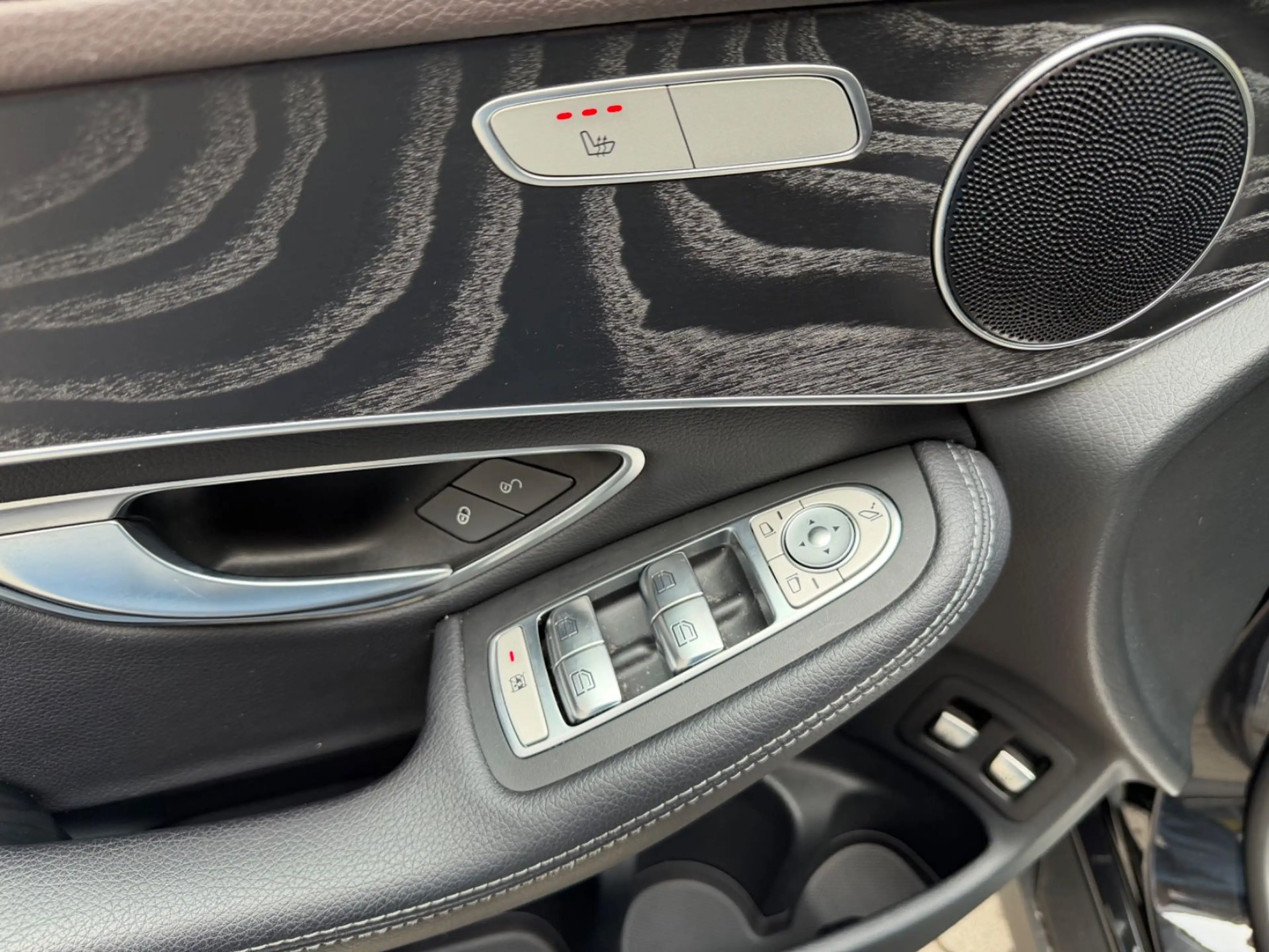 Mercedes-Benz GLC 220 d 4Matic/ALLRAD/NAVI/KAMERA/LEDER/LED — photo 11