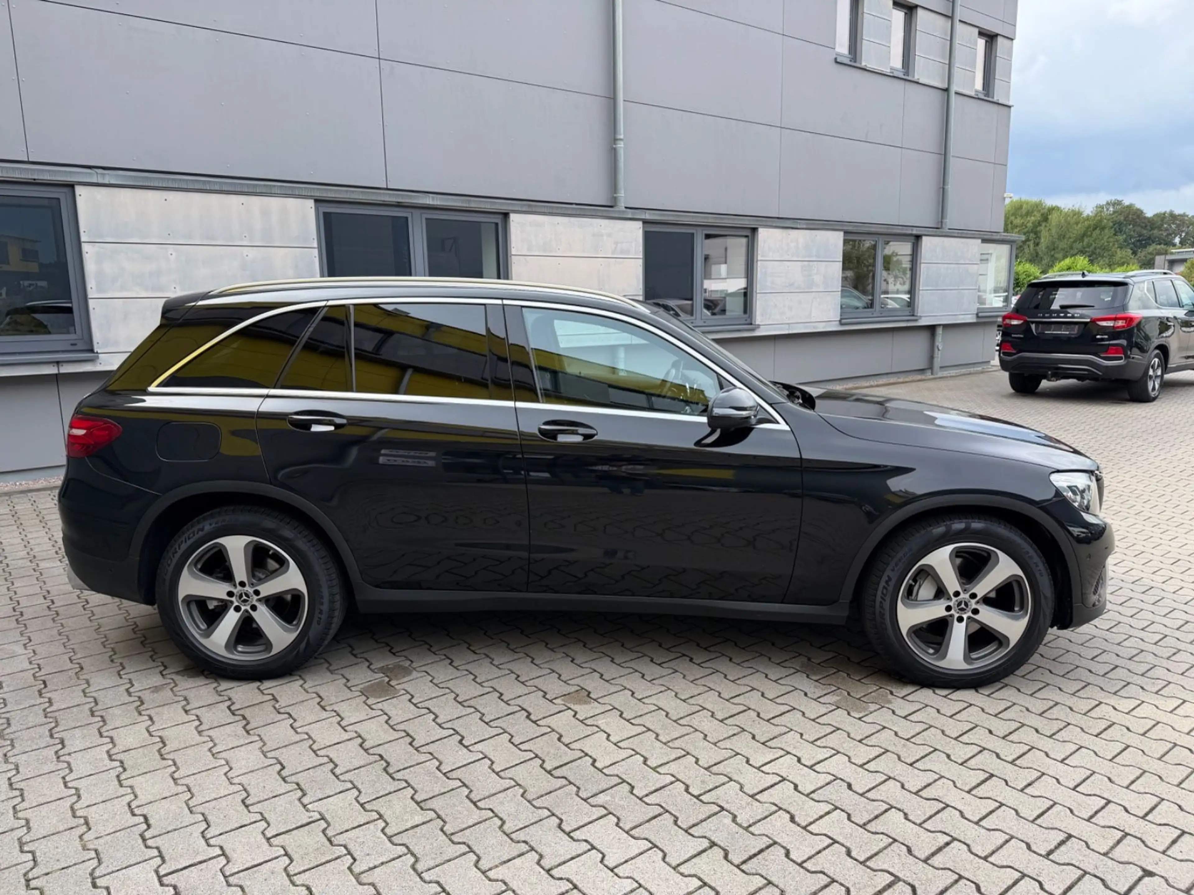 Mercedes-Benz GLC 220 d 4Matic/ALLRAD/NAVI/KAMERA/LEDER/LED — photo 8