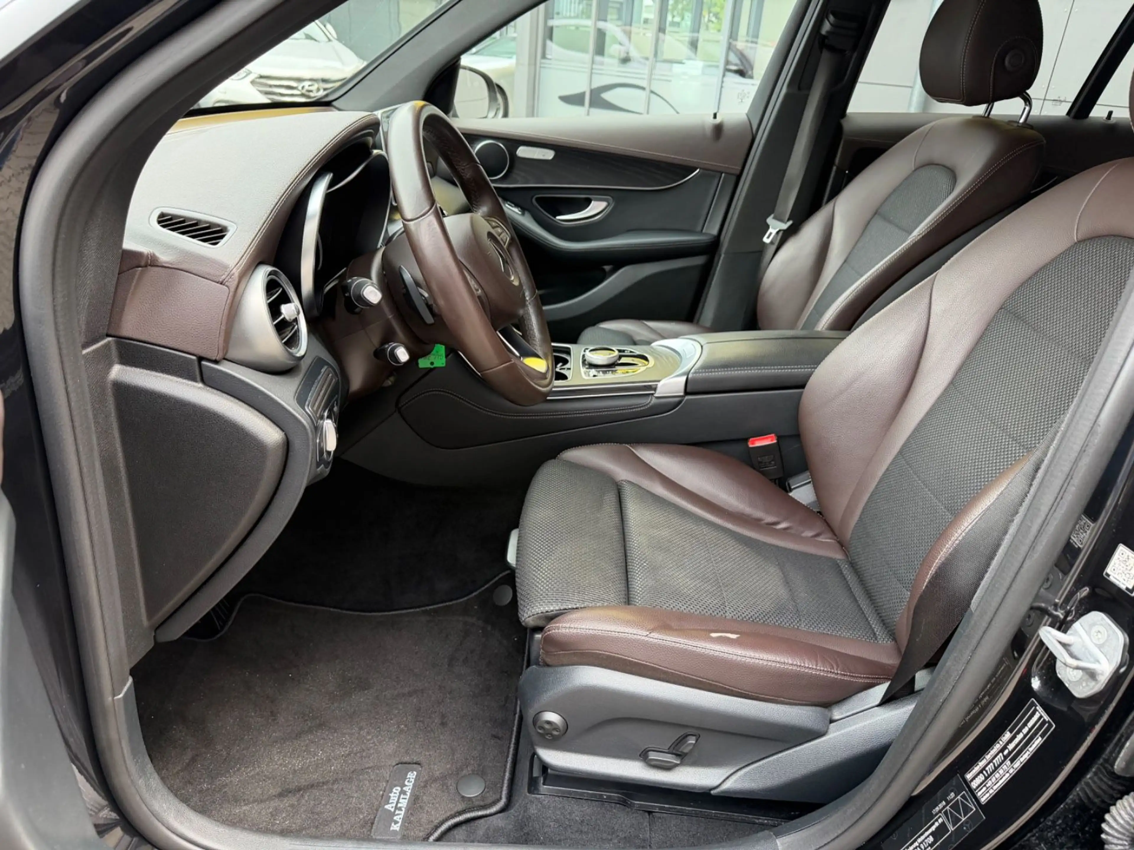 Mercedes-Benz GLC 220 d 4Matic/ALLRAD/NAVI/KAMERA/LEDER/LED — photo 12