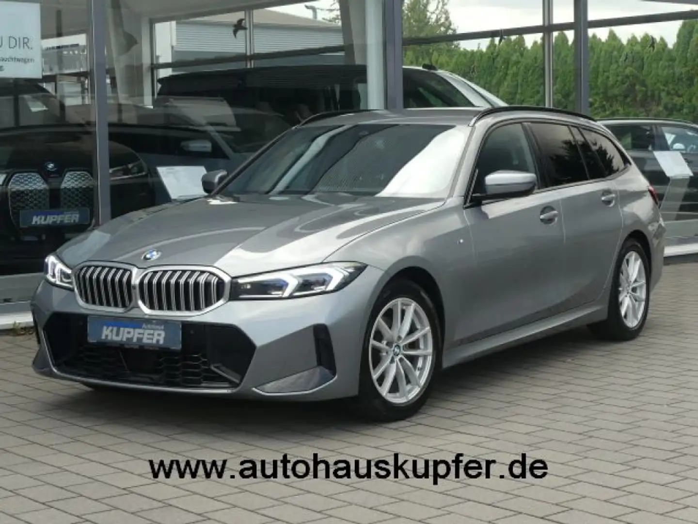 BMW 320 d xDrive Tour M Sportpak. AHK*ACC°AdLED-HIFI Grau - 1