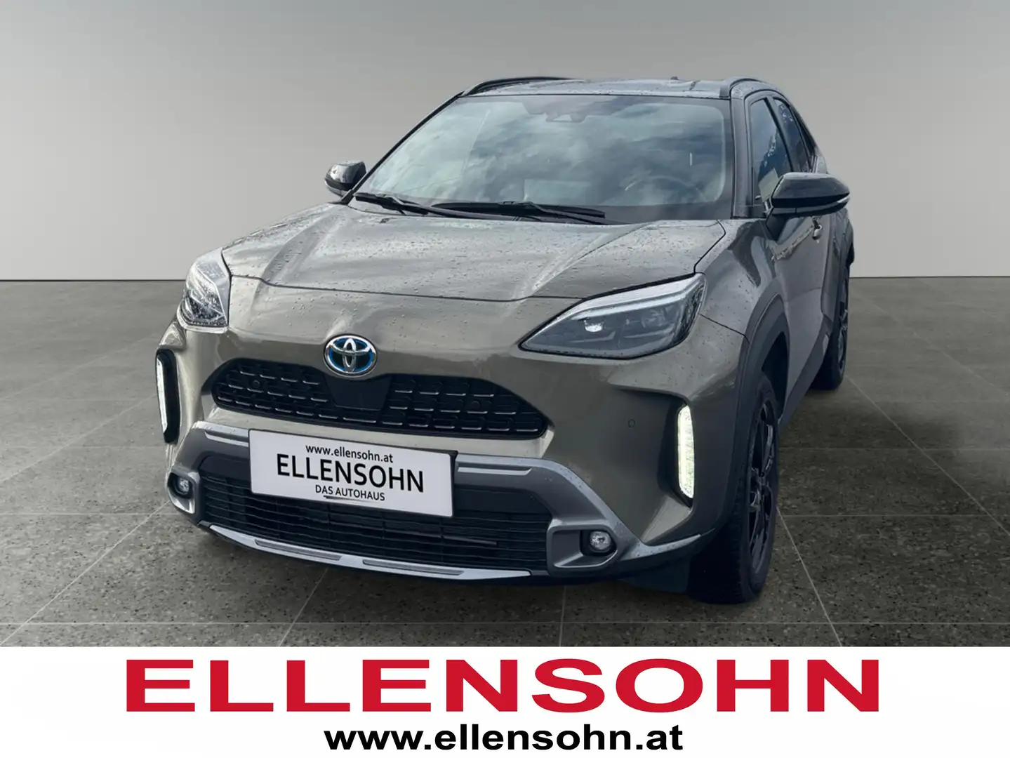 Toyota Yaris Cross 1,5 l Hybrid 4x4, Adventure *8-fach bereift* Braun - 1