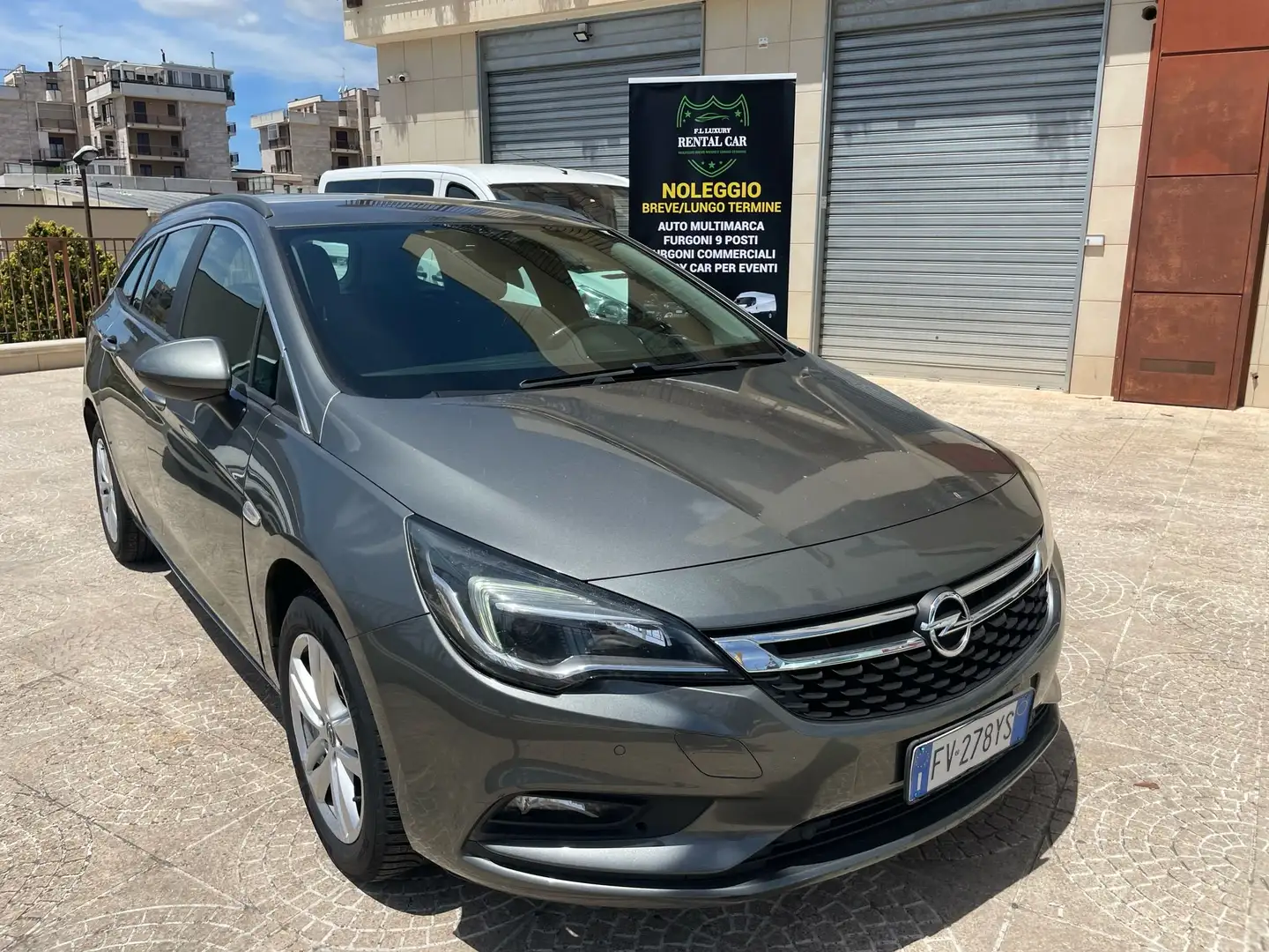 Opel Astra Astra Sports Tourerr 1.6 cdti Dynamic 136cv auto Grigio - 1