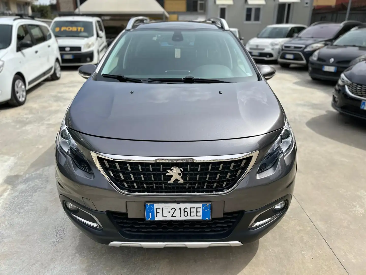 Peugeot 2008 1.6 bluehdi Black Matt 100cv my17 Grijs - 1