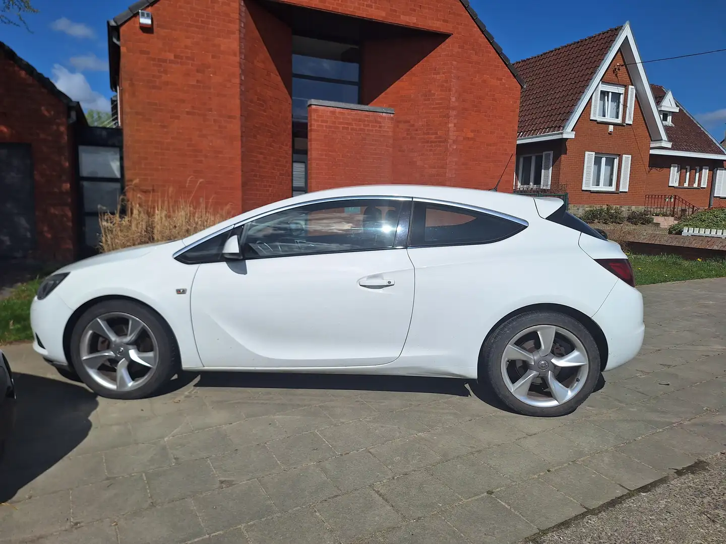 Opel Astra GTC 1.7 CDTi Sport Start Blanc - 2