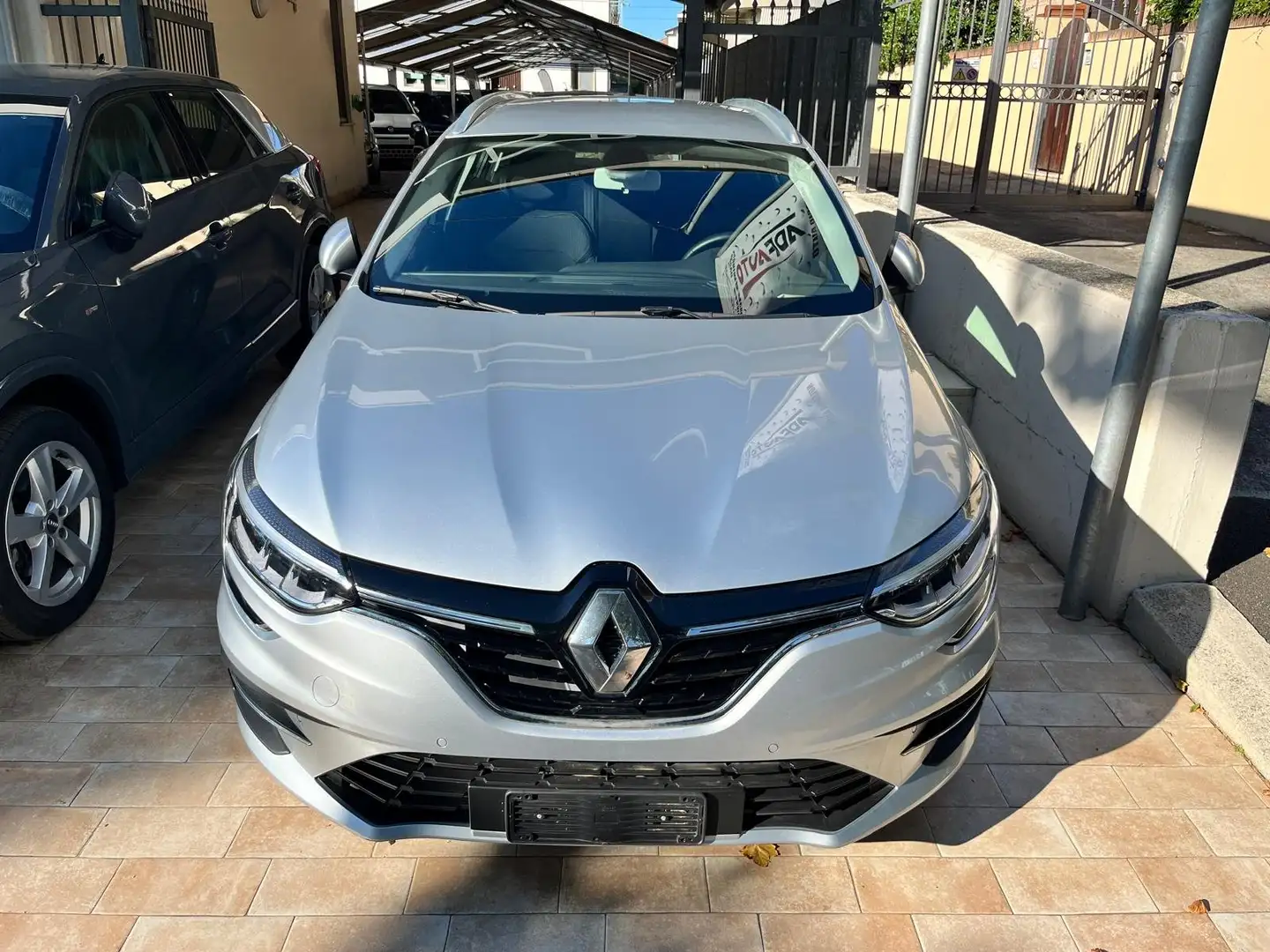 Renault Megane Megane  Sporter 1.5 blue dci Business 115cv edc Grau - 1