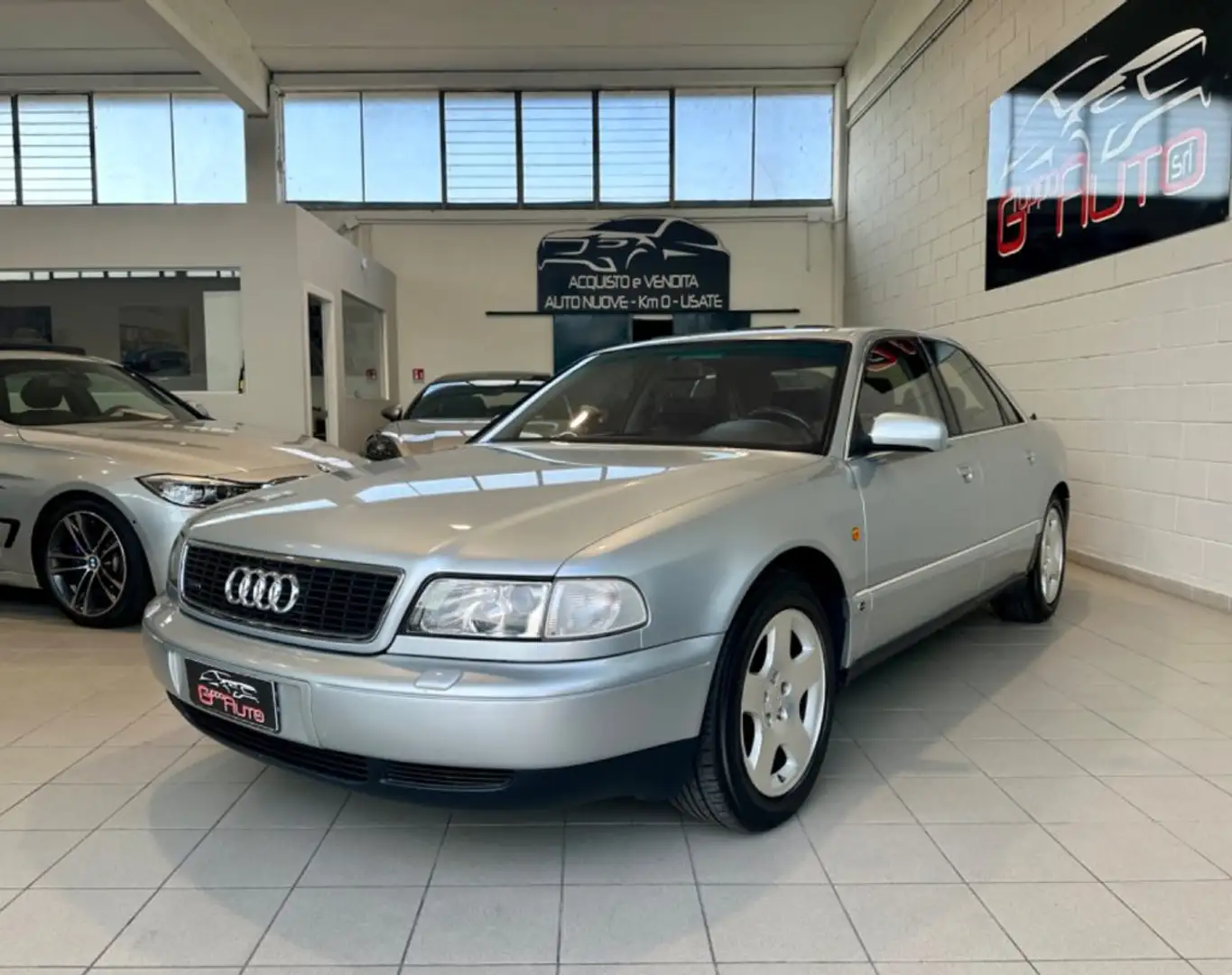Audi A8 4.2 V8 cat quattro Tiptronic Silber - 1