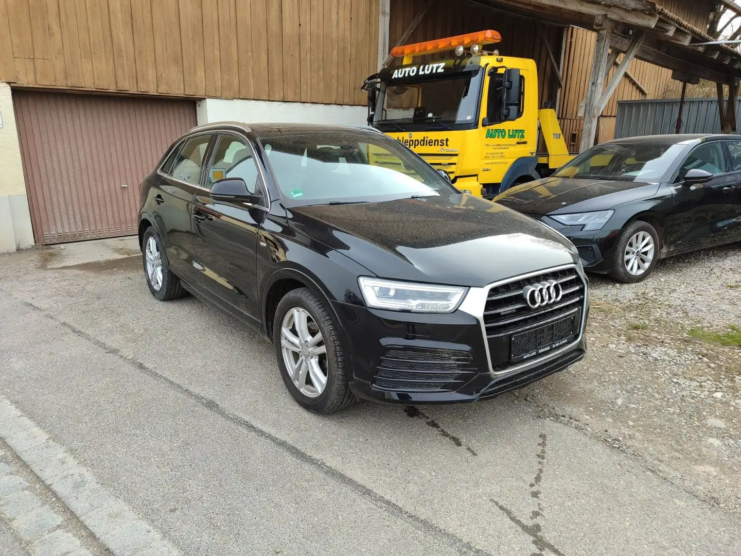 Audi Q3 sport quattro 2,0TFSI S Line LED PANO Black - 2