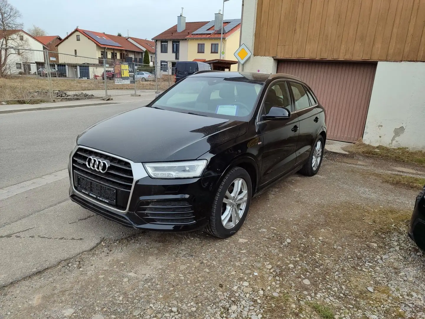 Audi Q3 sport quattro 2,0TFSI S Line LED PANO Black - 1