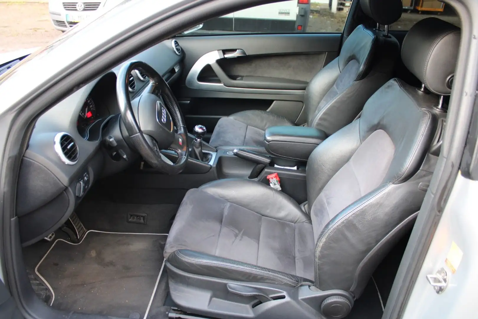 Audi S3 2.0 TFSI quattro Navi Xenon Bose Tempomat Silber - 2
