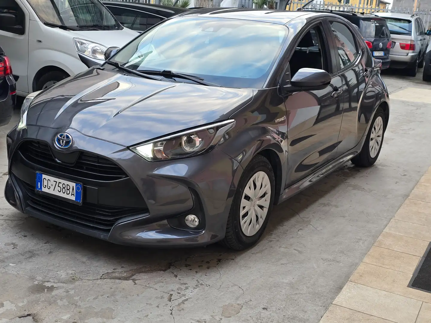 Toyota Yaris Yaris IV 2020 1.5h Business Grigio - 1
