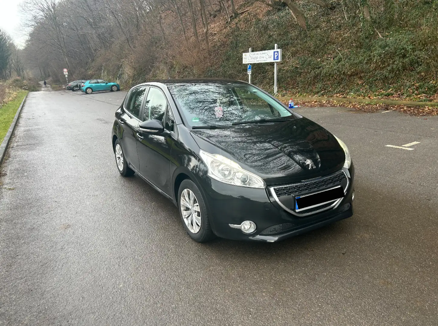 Peugeot 208 68 VTI Access Schwarz - 2
