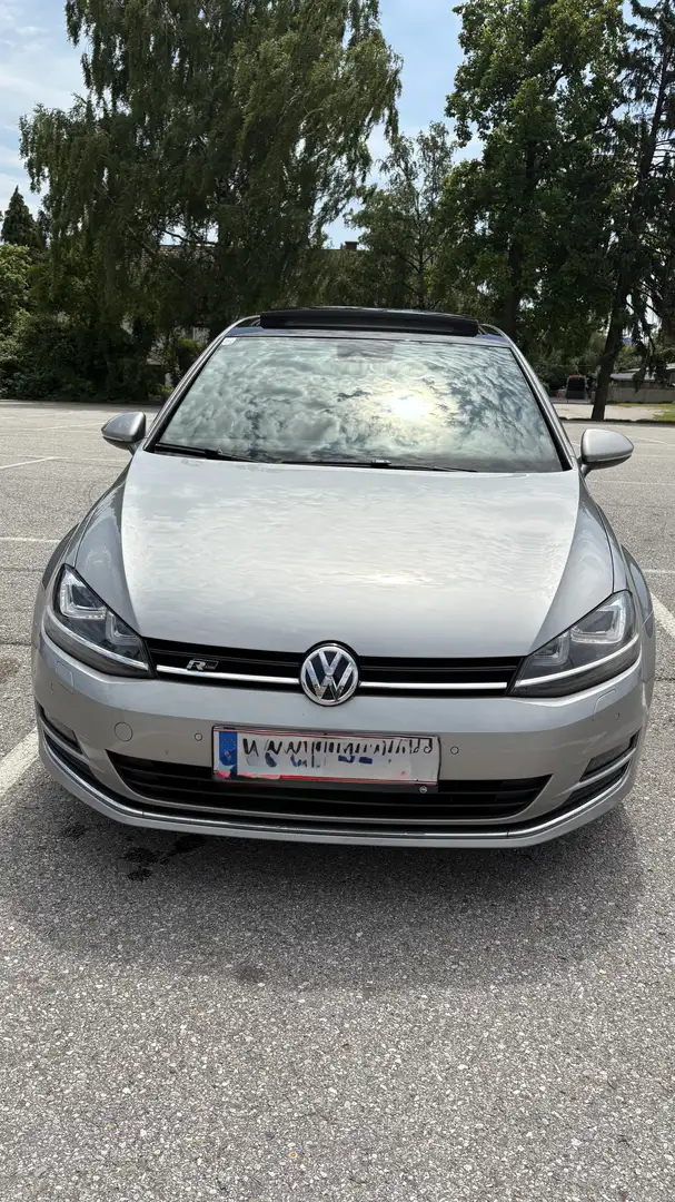 Volkswagen Golf R - 1