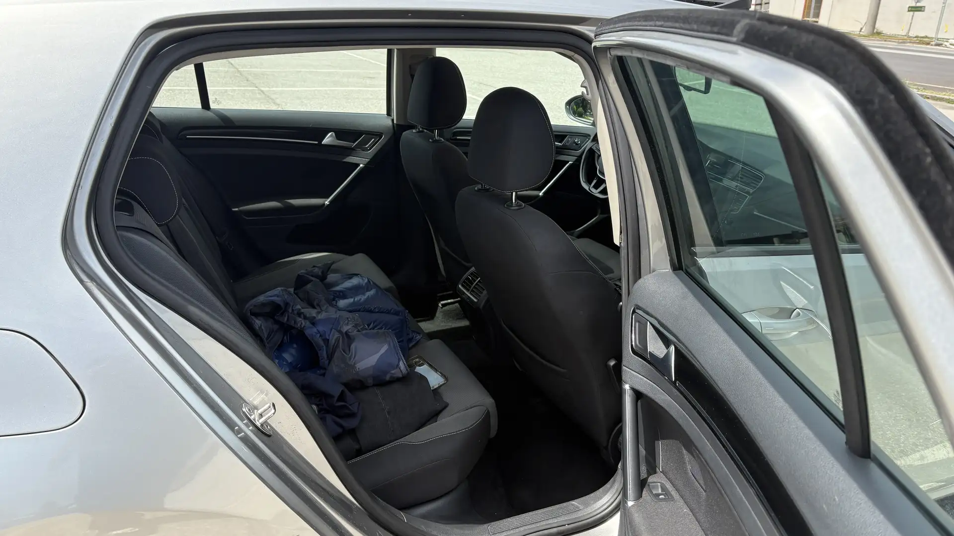 Volkswagen Golf R - 2