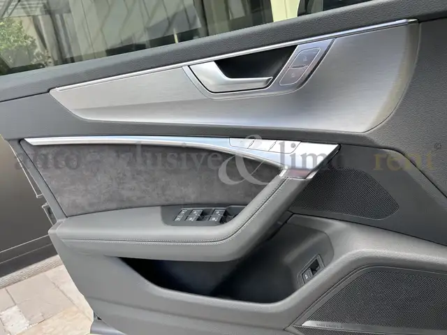 Audi RS6 view 10