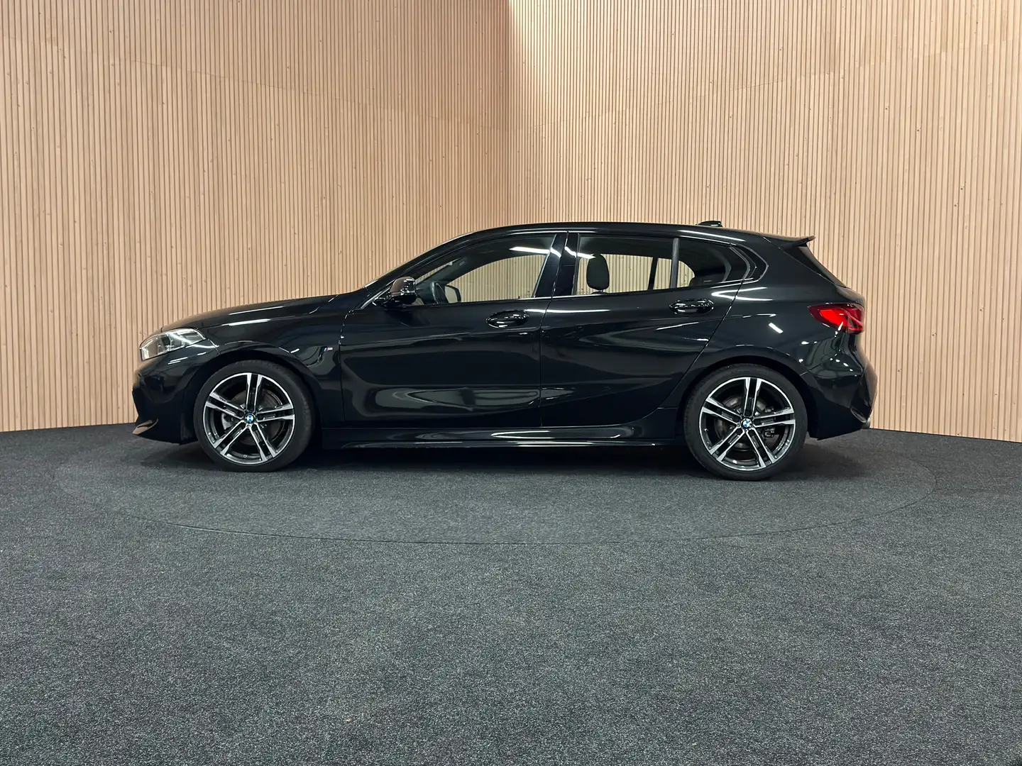 BMW 118 118i Aut. M Sport| ACC| DAB| Carplay| Navi| Shadow Noir - 2