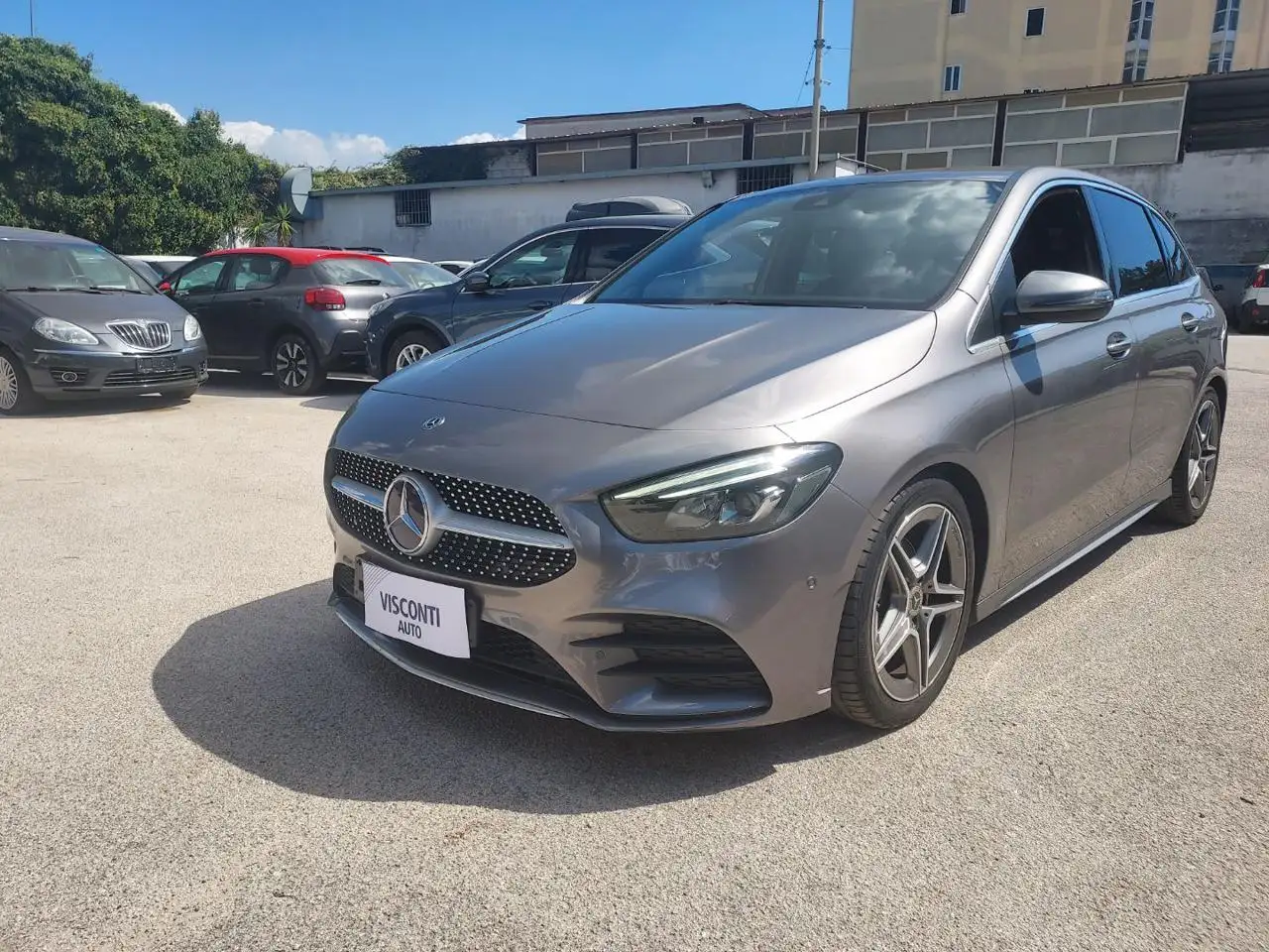 Mercedes-Benz B 180