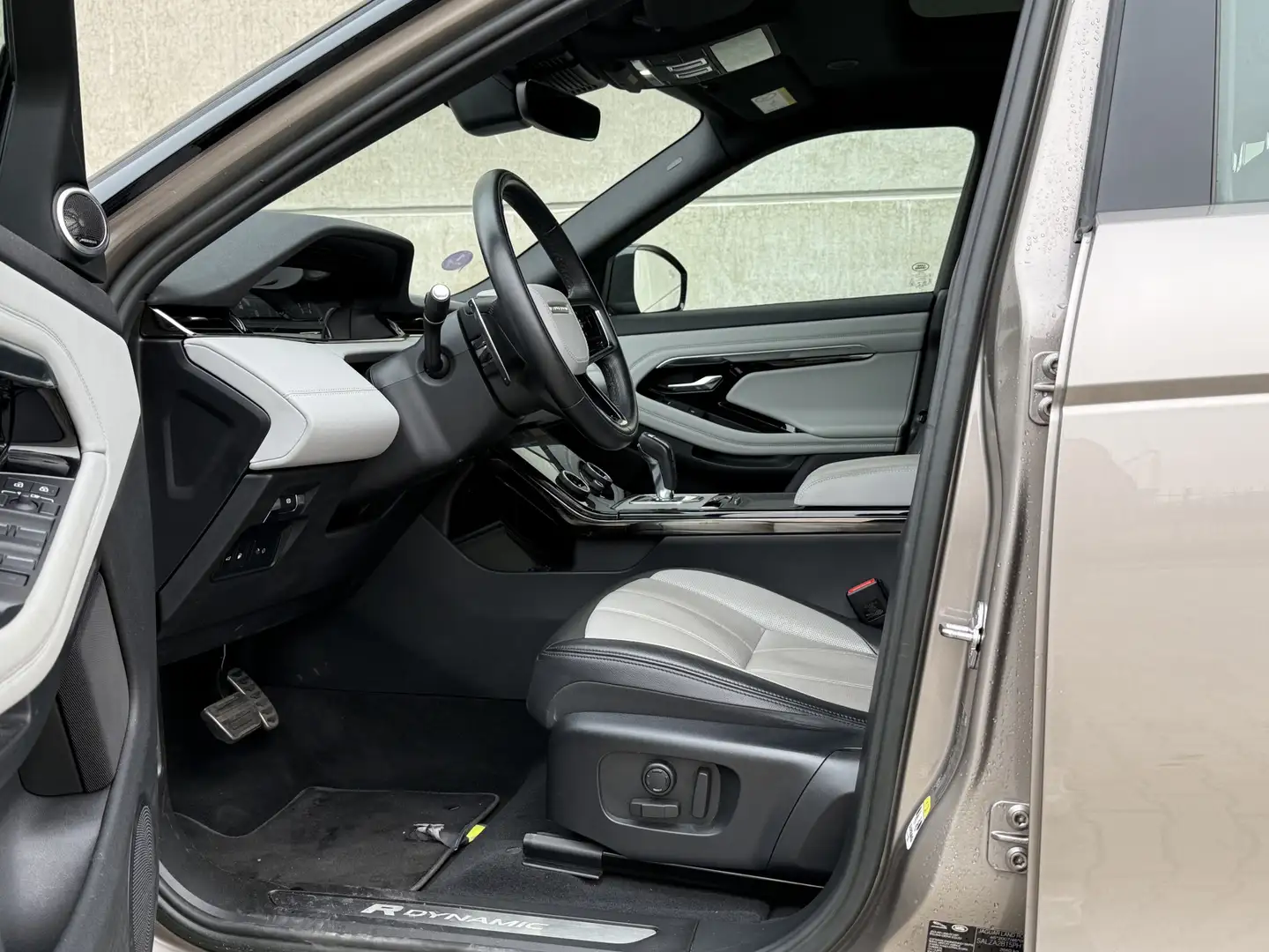 Land Rover Range Rover Evoque 1.5 P300e AWD R-Dynamic SE Bruin - 2