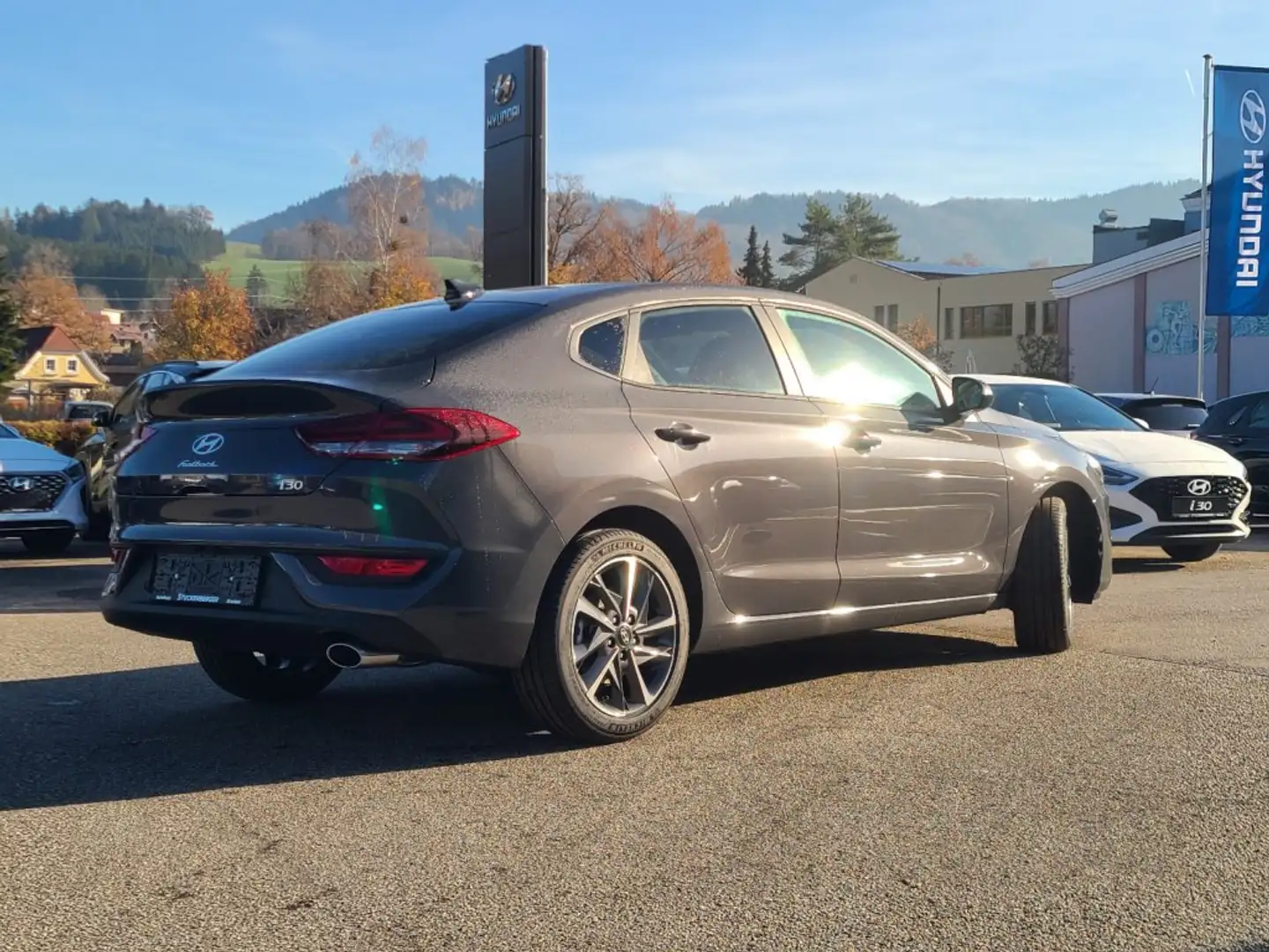 Hyundai i30 Fastback - PD GO Plus 1.0 TGDI c5fu1 Grau - 2