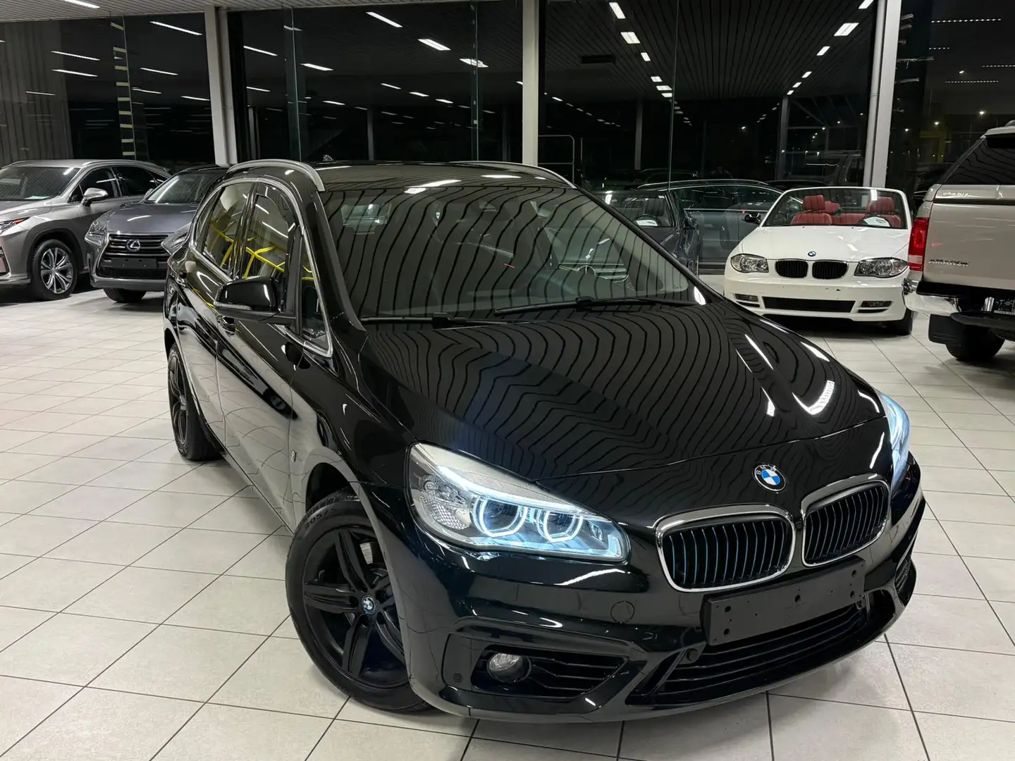 BMW 225 Active Tourer 225xeA Schwarz - 1